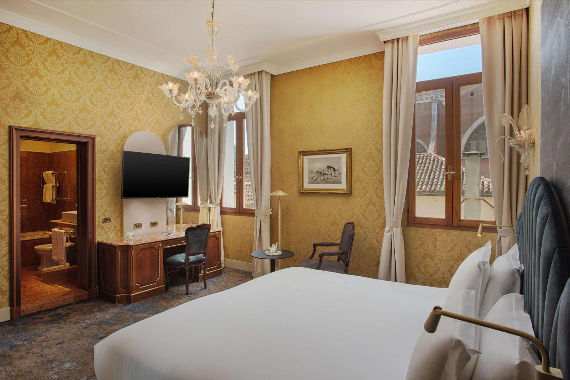 Hotel Nh Santa Lucia