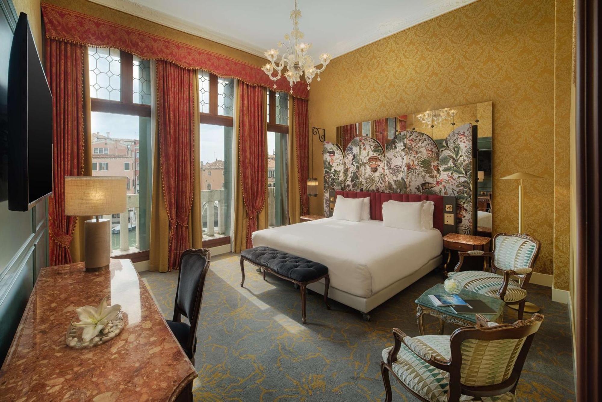 Nh Santa Lucia Hotel